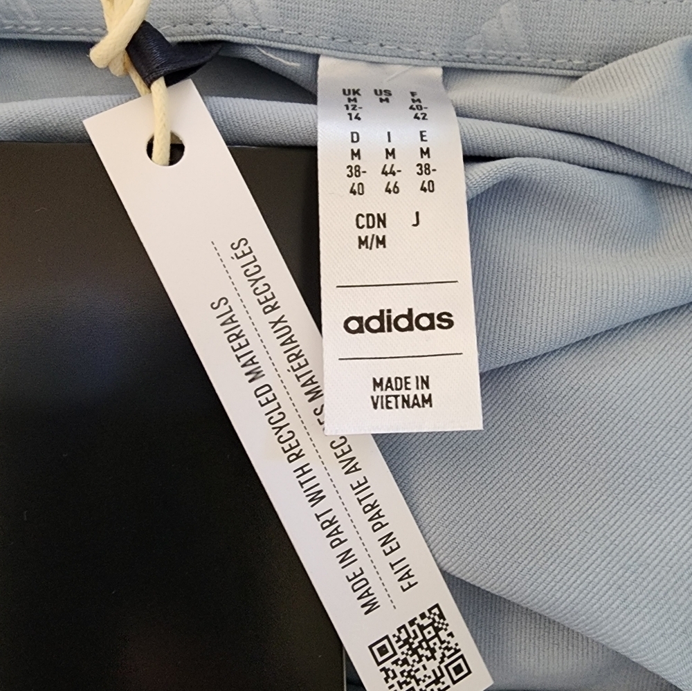 Adidas collar quarter button shirt size M. NEW. - Picture 7 of 7